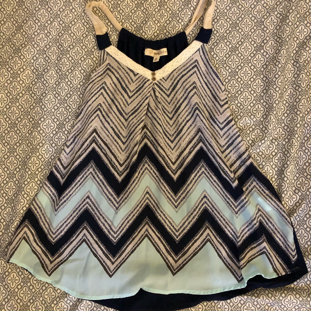 Sleveless flowy blouse